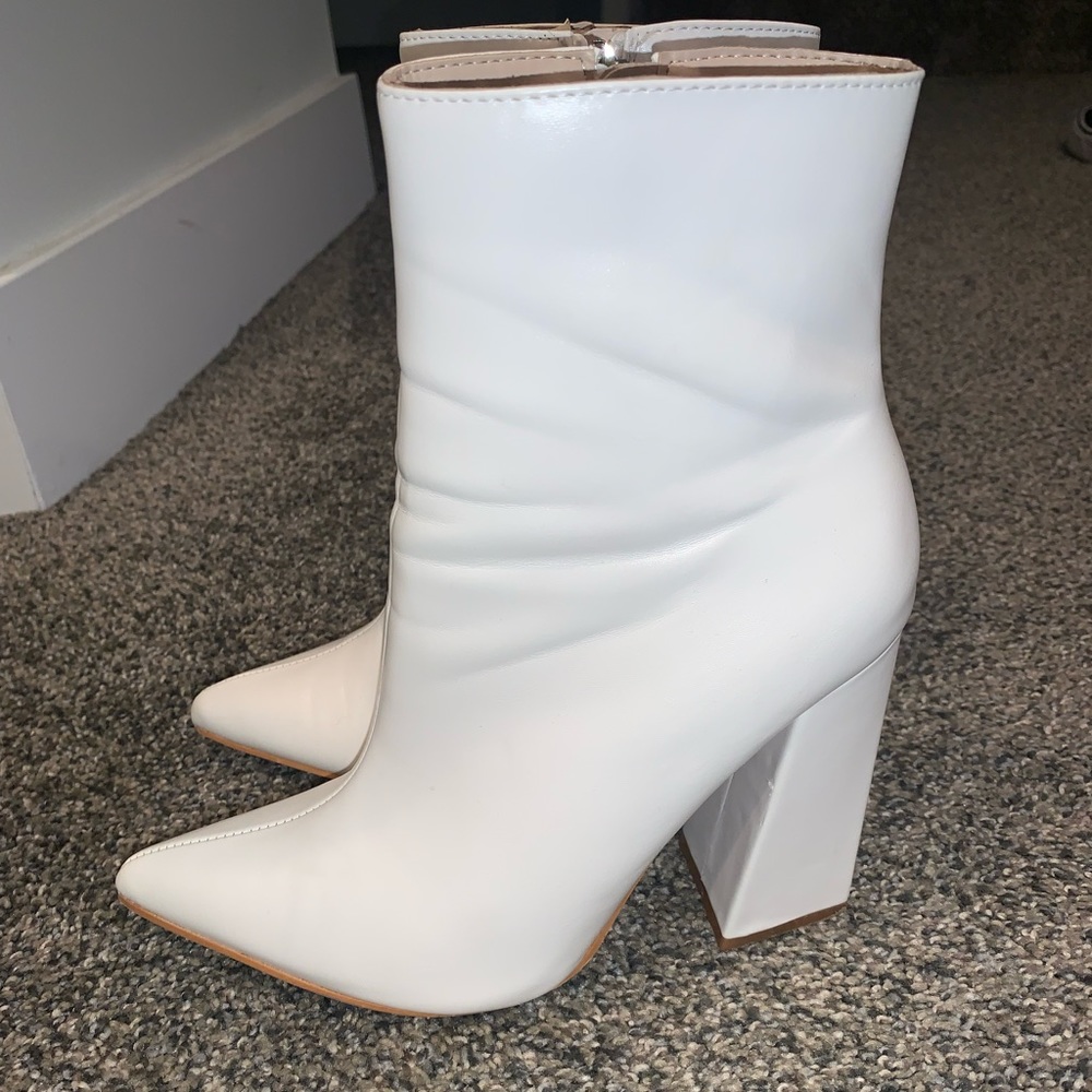 Boohoo white ankle heeled sock boot